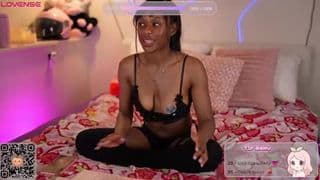Current preview image for model peachypeachgirl